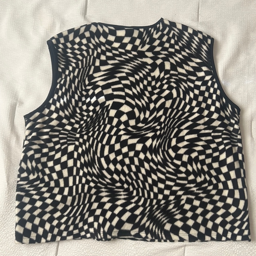 H&M DIVIDED Black and White ‘Optical Illusion’ Vest